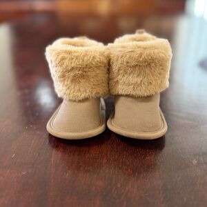 Carter's NB Fur Cuff Booties🤎